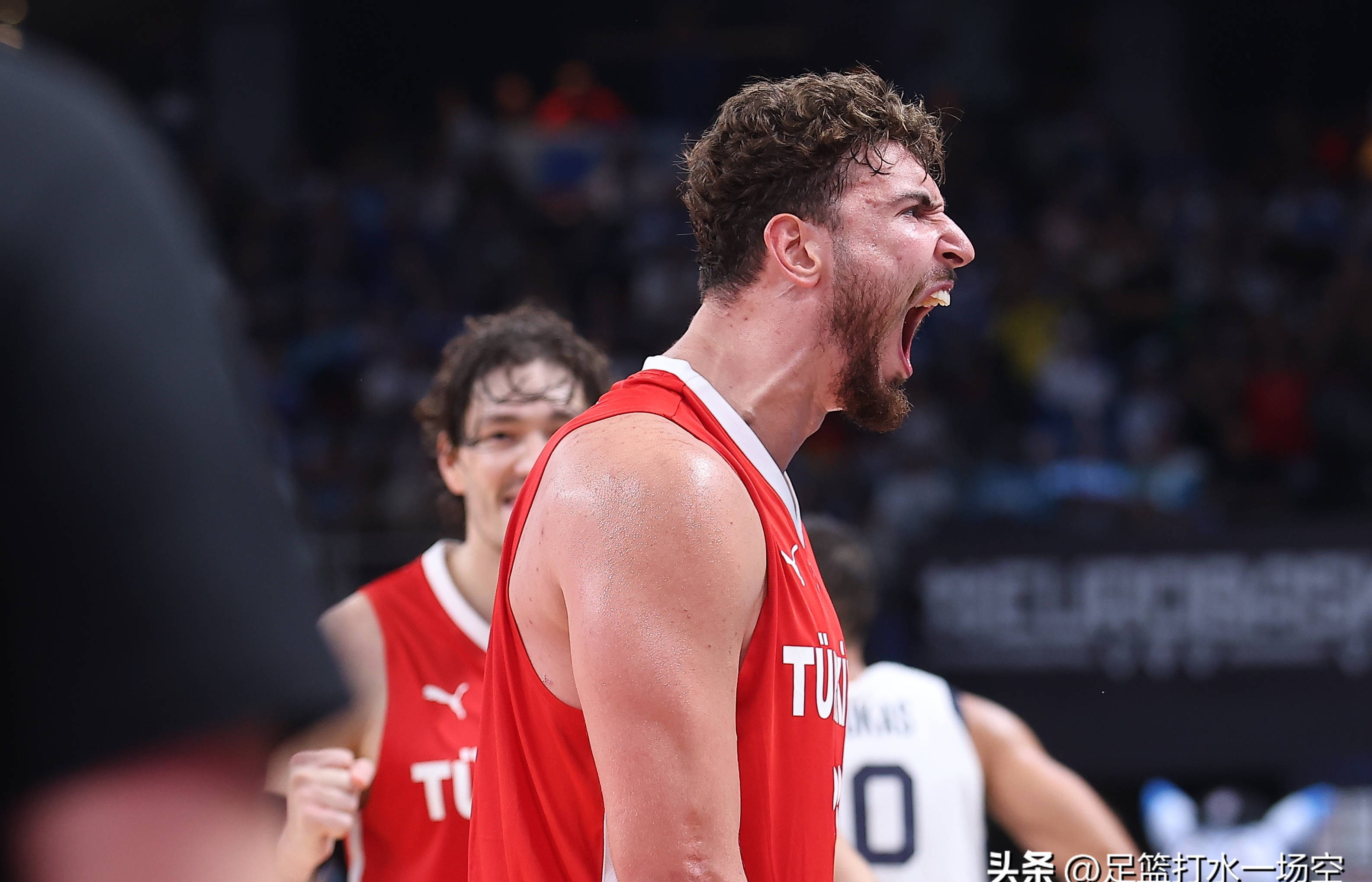 mk体育-山东男篮造点机会备战德国杯赛前巴黎圣日耳曼调整名单以备欧联，网友：今晚费城76人备战欧联的简单介绍