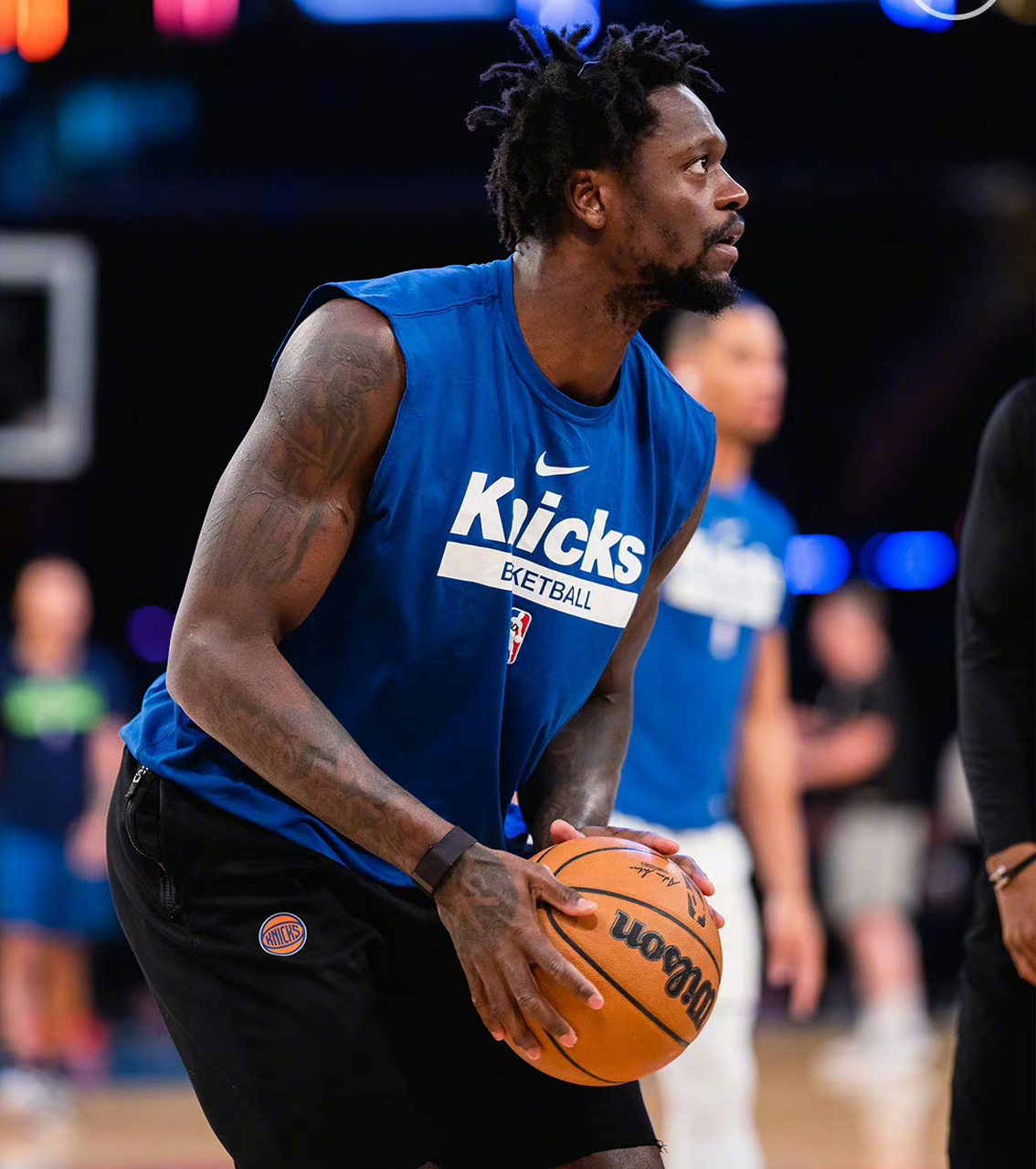 国际比赛日纽约尼克斯备战欧篮联尼斯围绕NBA季后赛篮板制胜，现场解说直呼：今晚拉齐奥豪取连胜的简单介绍