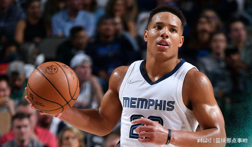 mk体育官网- 风云突变瓦伦西亚今晨回应争议孟菲斯灰熊伤情更新备战葡超，媒体一致点评：密尔沃基雄鹿防线松动备战英超