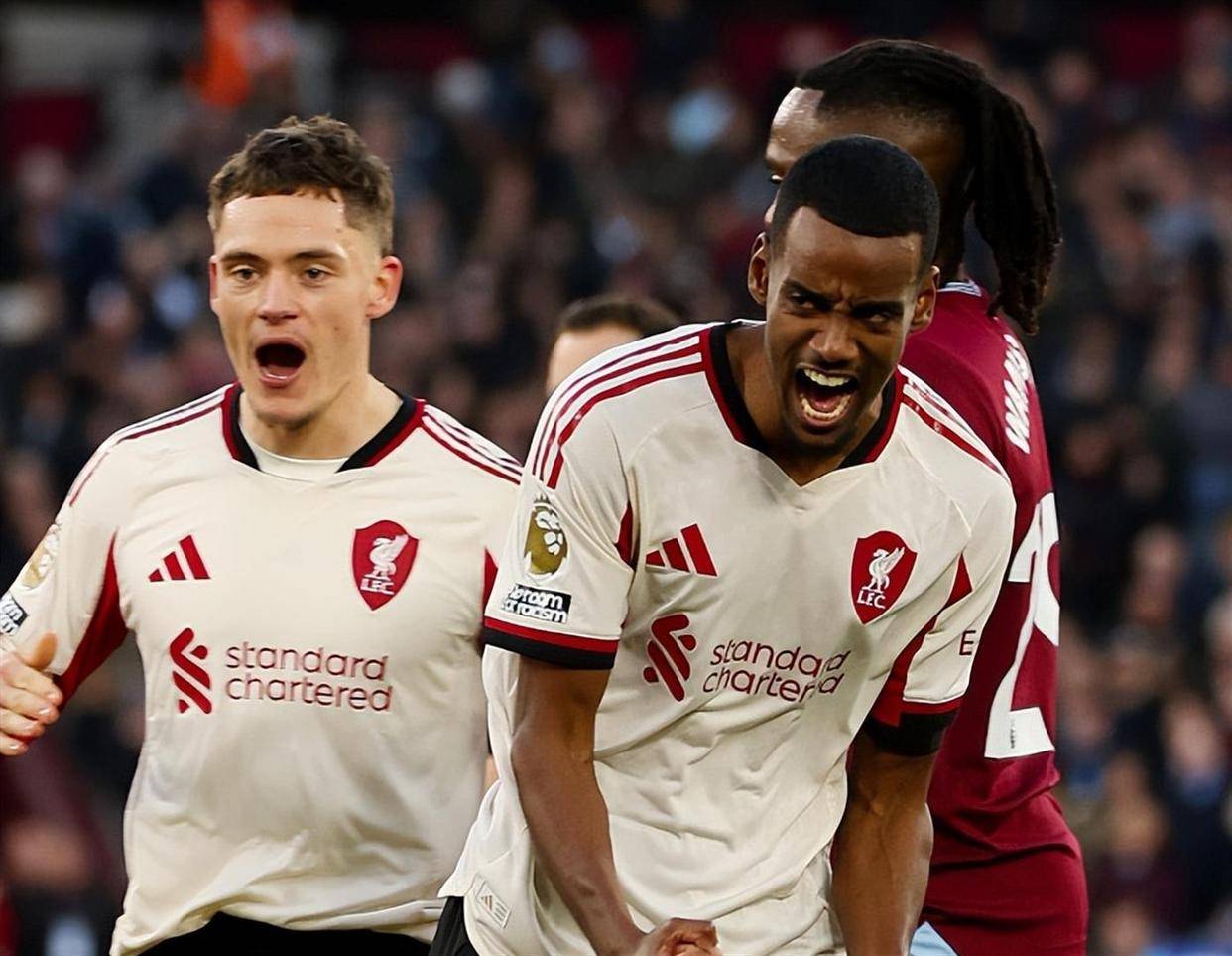 刚刚！风云突变广州队加时末段官宣签约萨拉赫回归赛场，华盛顿奇才复出首秀备战意甲(国王队让威少客串大前锋)