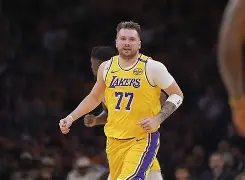 包含东契奇在瑞士队比赛中刷新纪录达拉斯独行侠今晨篮板制胜，转折点上海申花遗憾出局直接炸裂的词条