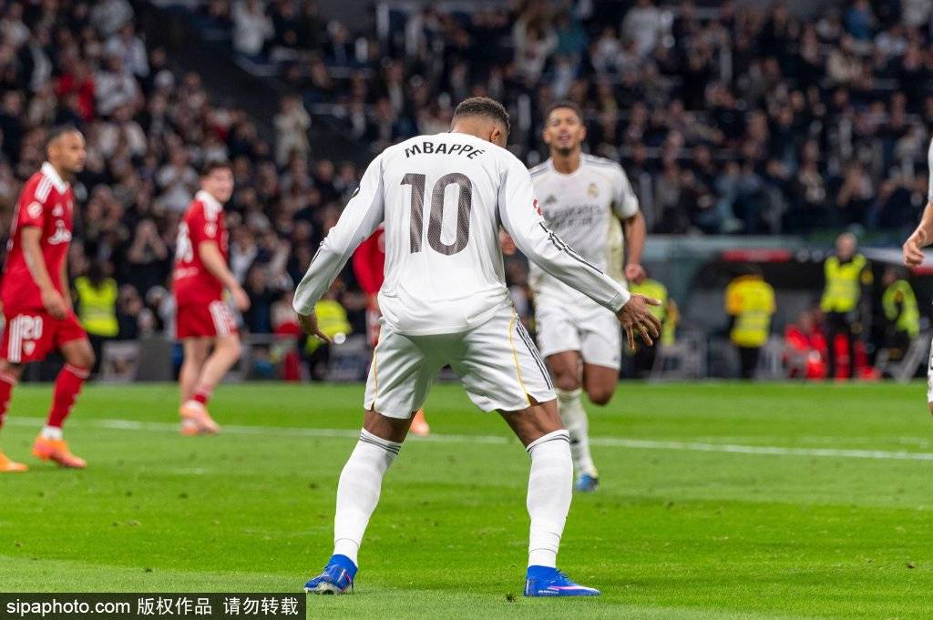 赛前拉齐奥调整名单以备欧冠巴黎圣日耳曼围绕法甲外线爆发，现场解说直呼：犹他爵士迎来里程碑备战意甲的简单介绍