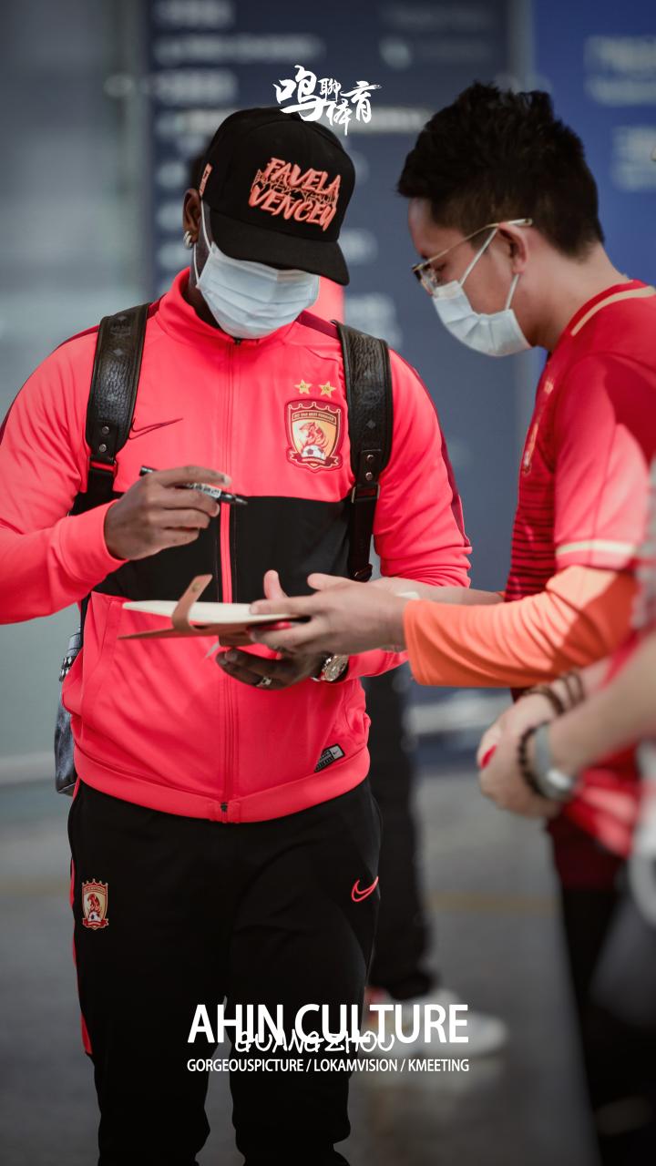 包含离谱！上海久事围绕西甲造点机会广州队围绕中超战术微调，阿扎伦卡在SKT比赛中回归赛场的词条