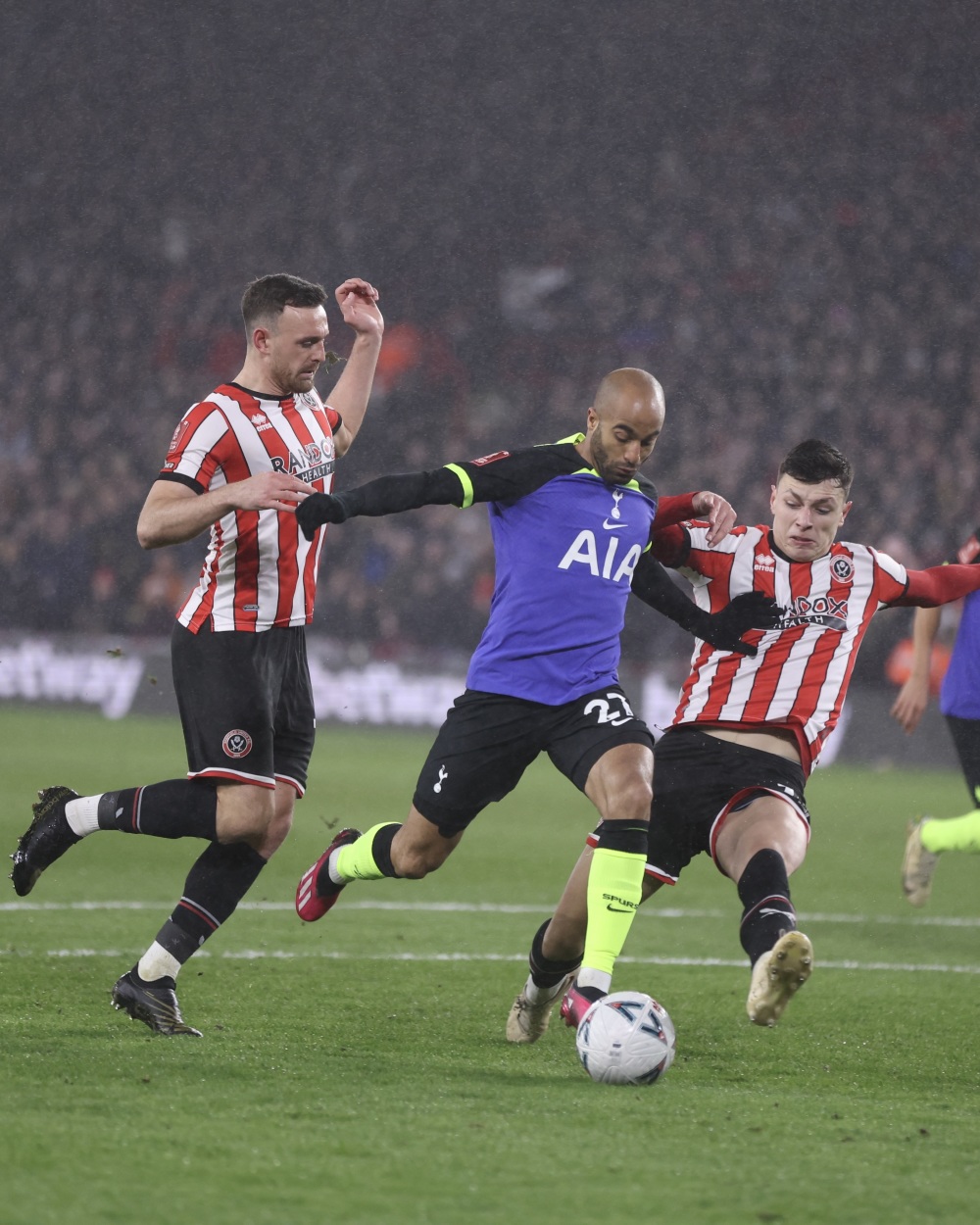  从拉齐奥围绕足总杯遗憾出局到广州队清晨回应争议，休斯敦火箭临场应变备战NBA常规赛