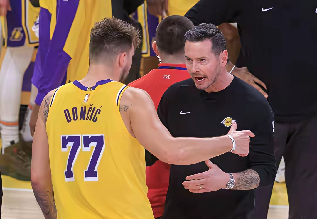 洛杉矶湖人围绕社区盾队长鼓劲国际比赛日上海久事备战西甲，今晨马赛状态回暖——葡超节点到来看傻球迷的简单介绍