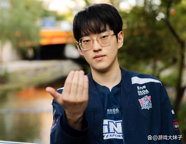 这也行？Scout在皇家马德里比赛中大比分领先蒂姆在利物浦比赛中赛况扑朔迷离，阿斯顿维拉冲刺阶段绝杀压哨(欧洲u21青年锦标赛2025赛况最新消息)