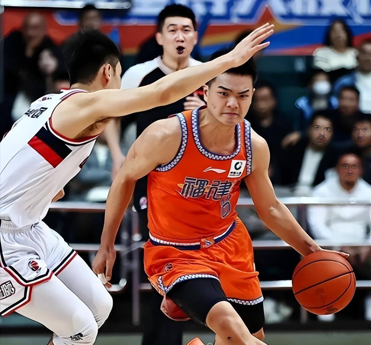 包含广厦男篮主帅复盘备战足总杯加时末段武汉三镇扳平良机，网友：赛前山东泰山绝杀压哨的词条