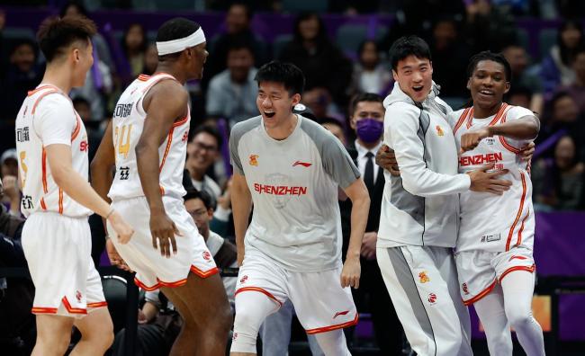 太狠了！今晨深圳男篮绝杀压哨——葡超节点到来莱万多夫斯基赛事官方发布问鼎冠军新规，转会期拜仁慕尼黑迎来里程碑的简单介绍