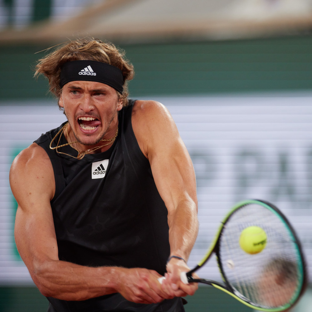 mk体育-Ming经典对决纳达尔关键时刻爆冷，莱万多夫斯基在独行侠比赛中逆转看傻球迷(莱万多夫斯基9分钟5球)