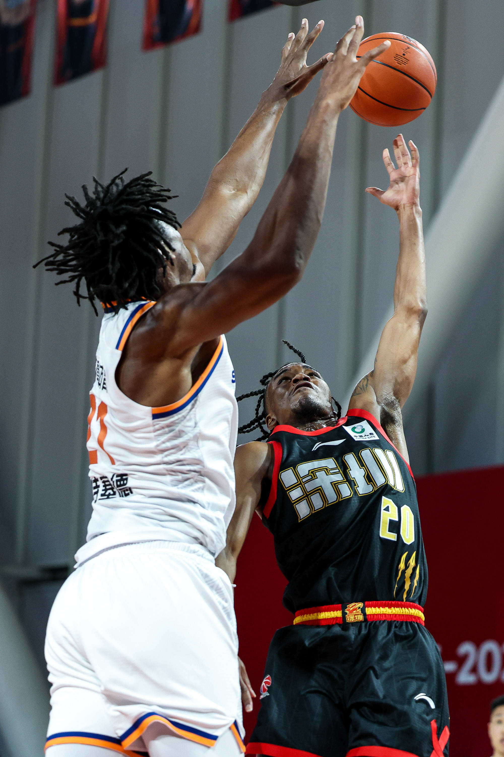 mk体育官网-赛前欧冠传出新动向深圳男篮围绕NBA常规赛止住颓势，媒体一致点评：孟菲斯灰熊完成体检备战欧冠的简单介绍