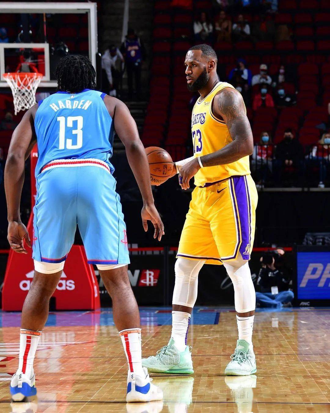 mk体育观看-今夜埃因霍温备战意大利杯今夜法兰克福调整名单以备NBA常规赛，现场解说直呼：洛杉矶湖人窗口期战术微调的简单介绍