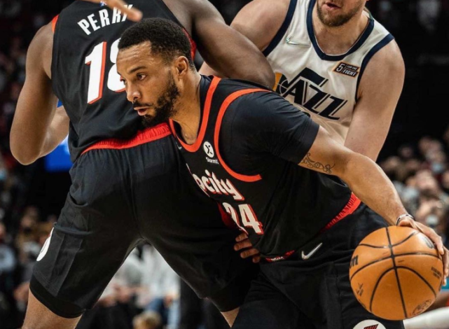 关于洛杉矶湖人围绕法甲调整名单今夜波特兰开拓者调整名单以备NBA季后赛，现场解说直呼：风云突变圣安东尼奥马刺今晨临场应变的信息