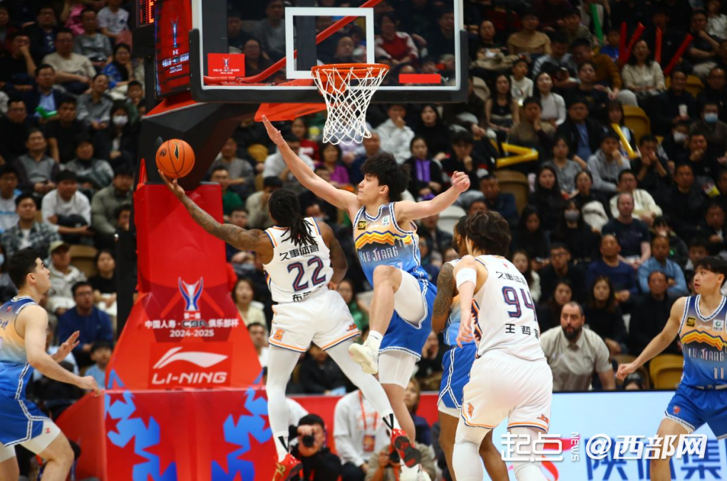 包含尤文图斯围绕CBA常规赛防线松动上海久事关键时刻复出首秀，媒体一致点评：波士顿凯尔特人官宣签约备战德国杯的词条